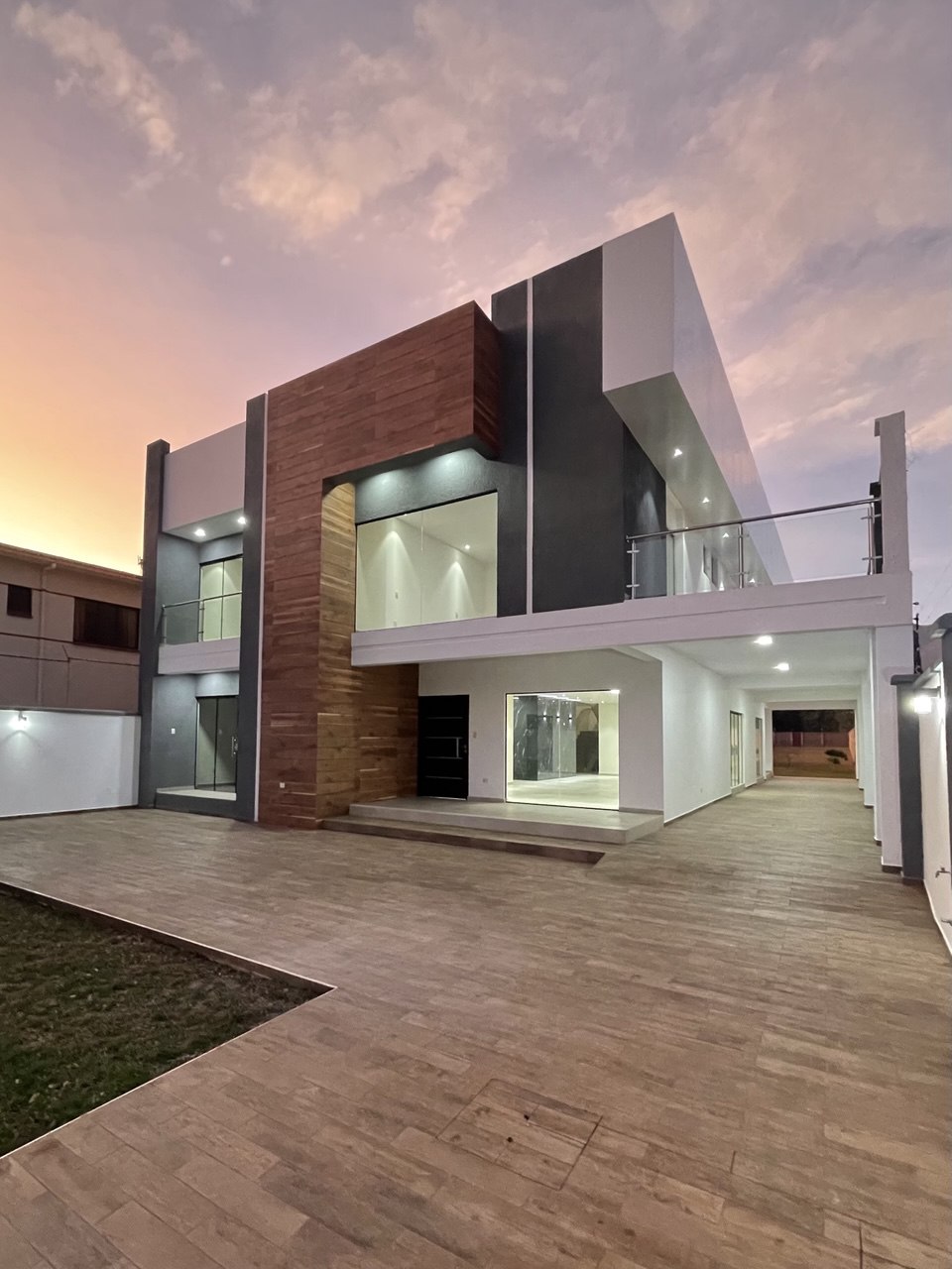 4911692379317185955 (1)